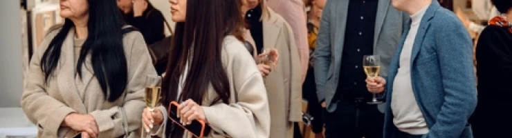 Prezentarea noilor tendințe ale anului 2024 în materie de produse inovative destinate renovării și decorării pardoselilor, pereților și tavanelor